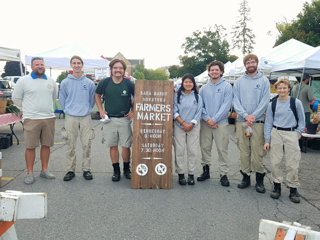 2022 EcoCorps NCCC AmeriCorps volunteers visiting farmers market